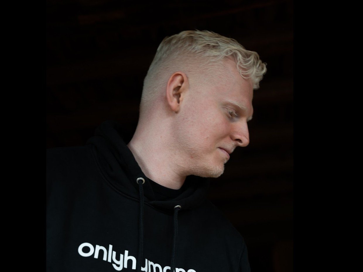 Simon aan het denken
